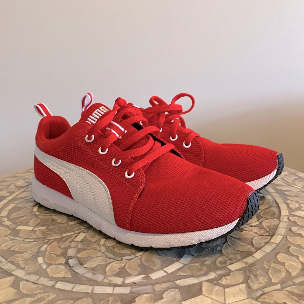 NWOT Red and white Pumas - men’s size 6